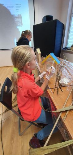 Warsztaty budowania domków dla owadów i pszczół 21.11.2020